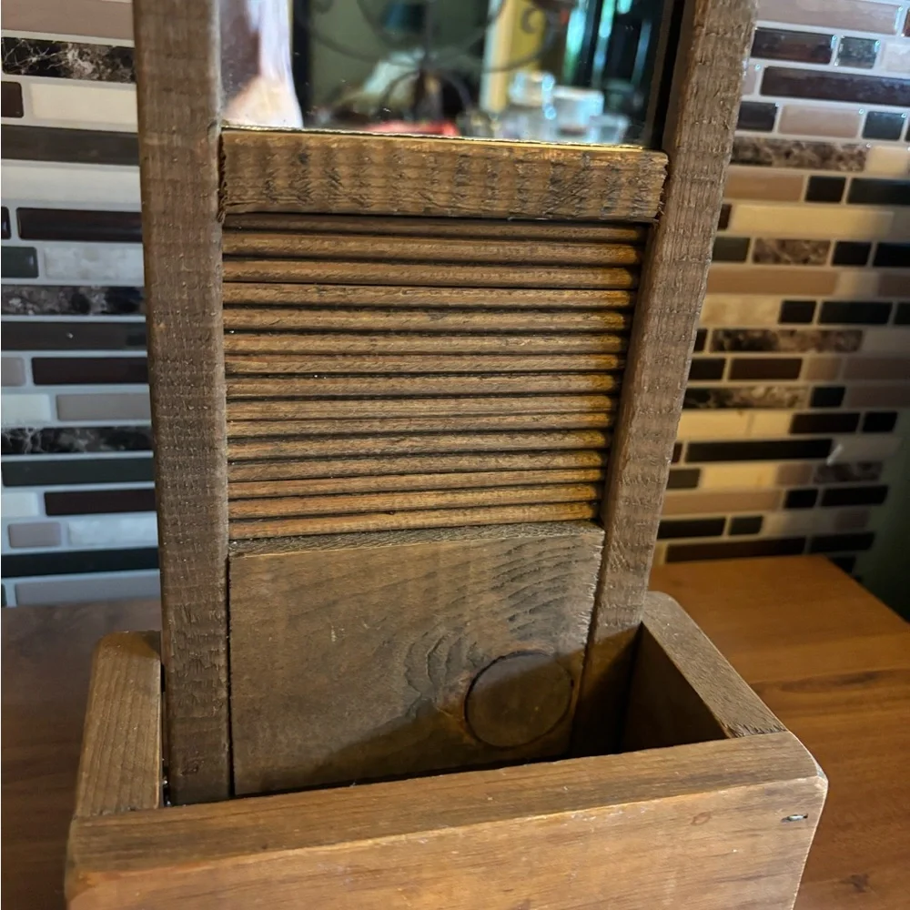 Rustic Wooden Washboard Mirror Planter